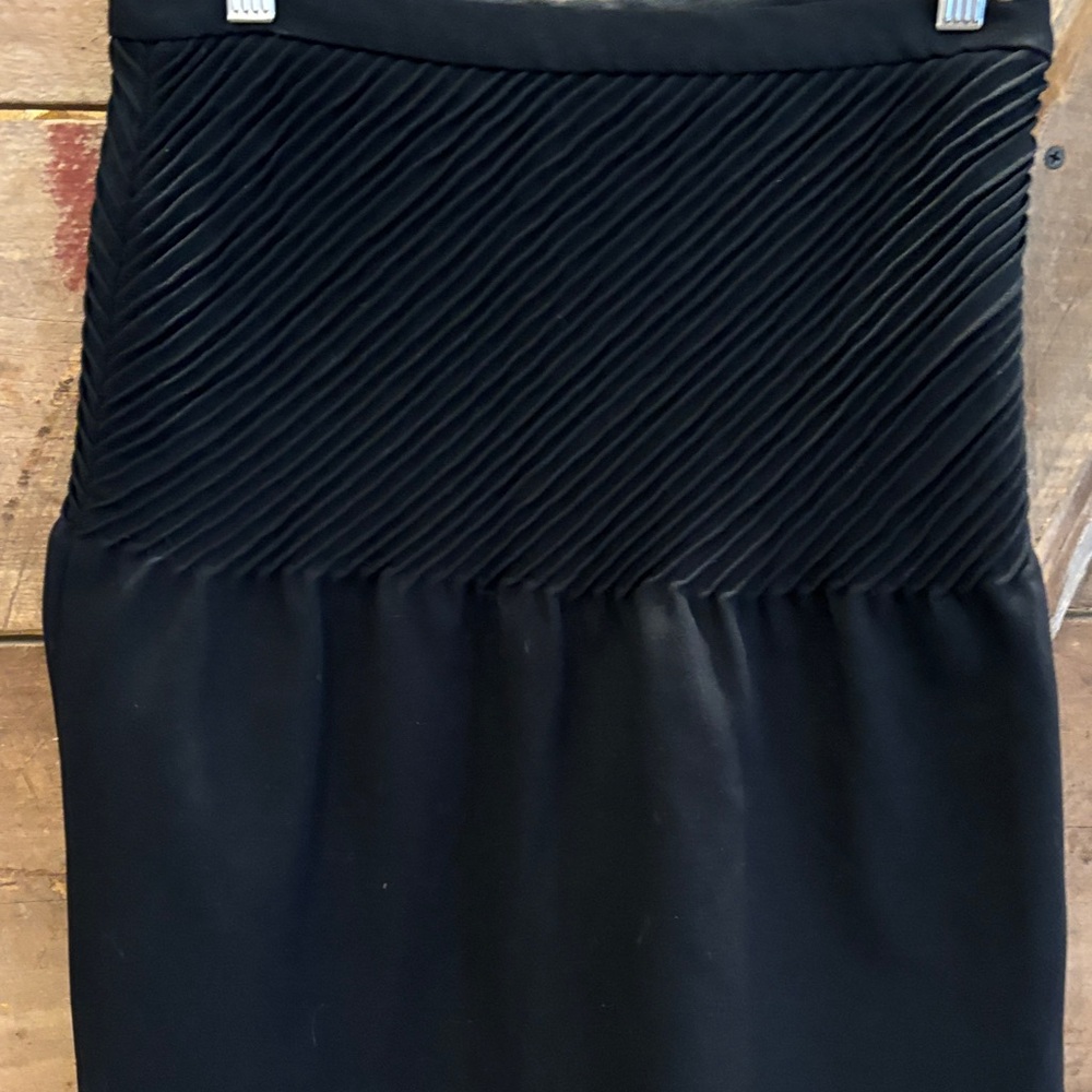Beautiful vintage Halston heritage black skirt
